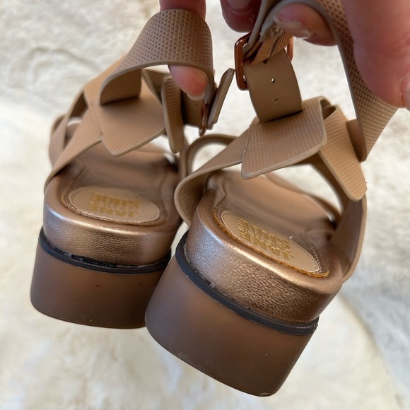 JANE AND THE SHOE Harper tan & rose gold Sandals w/buckle closure NWOB Sz-6. A - Picture 6 of 8